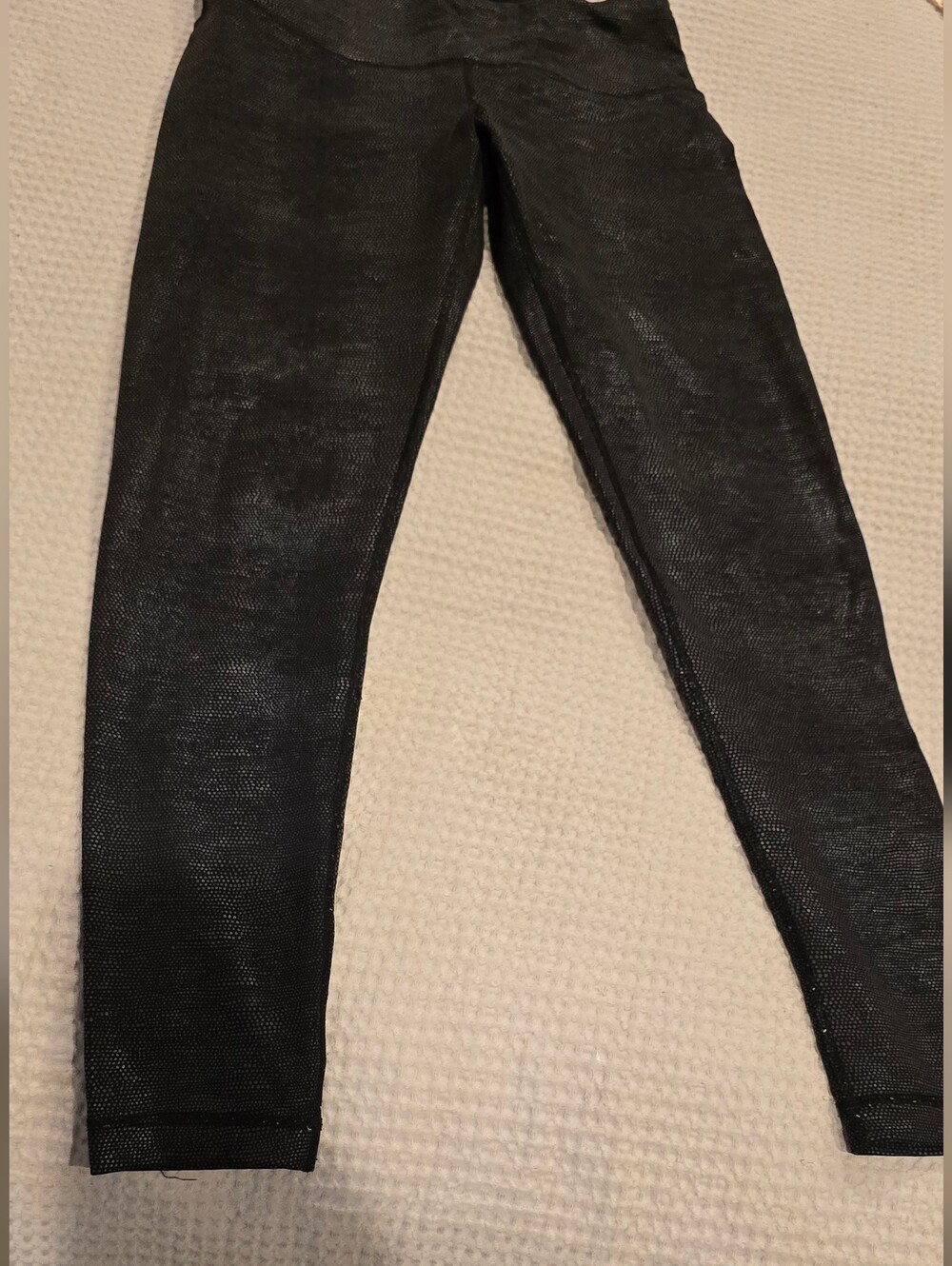 90 Degrees Women's S Black Snakenskin Look Legging with Subtle Sheen